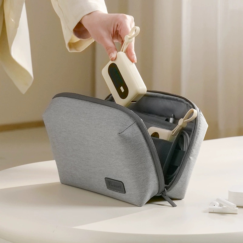 Tech Accessories Travel Case - Elektronik Cihaz Düzenleyici Seyahat Çantası, Su